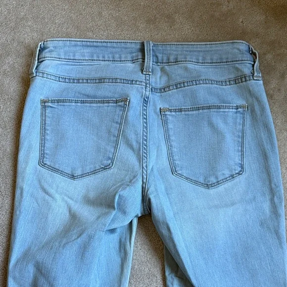 Universal Light Wash Skinny Jeans - Picture 5 of 5